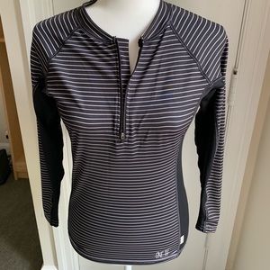 NWOT O’Neill black striped rashguard, L